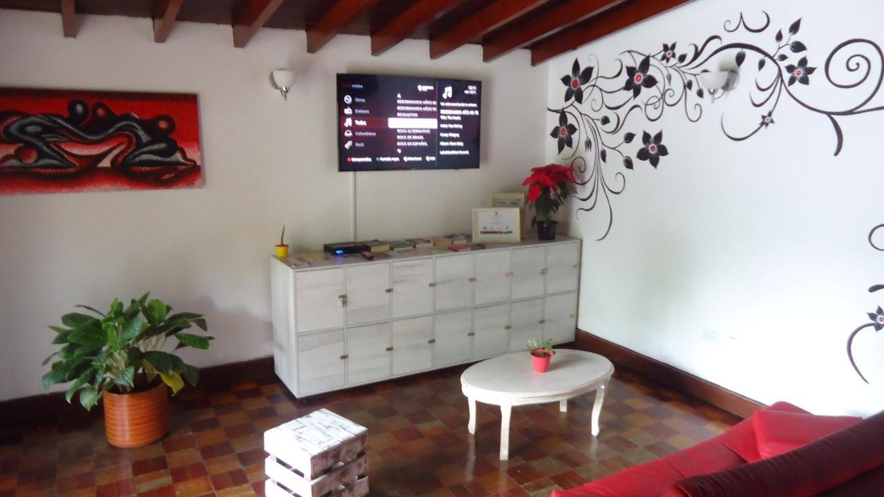Iris Hostel Μεντεγίν Εξωτερικό φωτογραφία